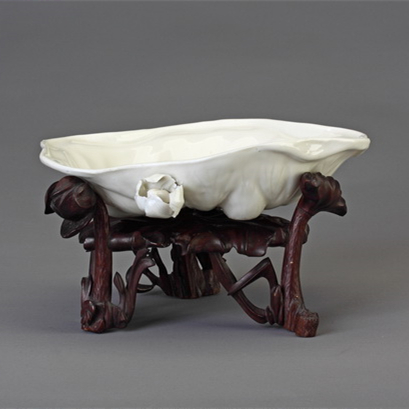 Exhibition shows charm of the white from China