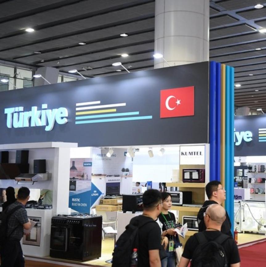 Old friends along Belt and Road reunite at Canton Fair