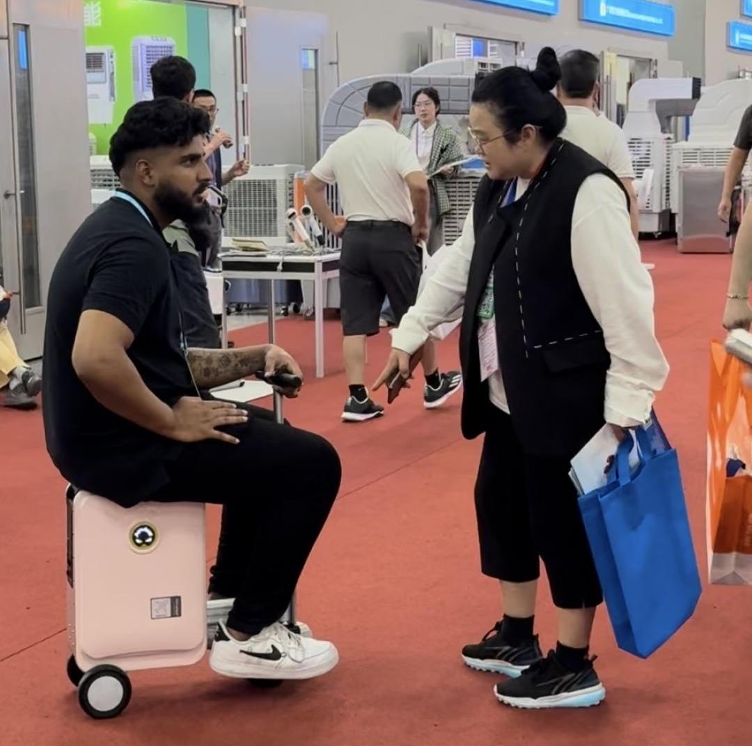 Smart rideable suitcases under spotlight at Canton Fair