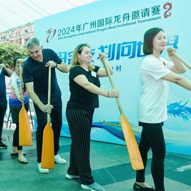 Video & pics | Foreign expats savor Dragon Boat Festival in Guangzhou