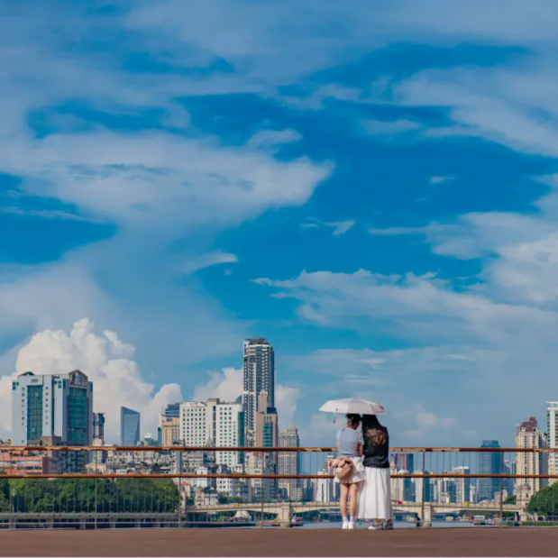 Hot weather prevails in GZ, accompanied with watercolored sky