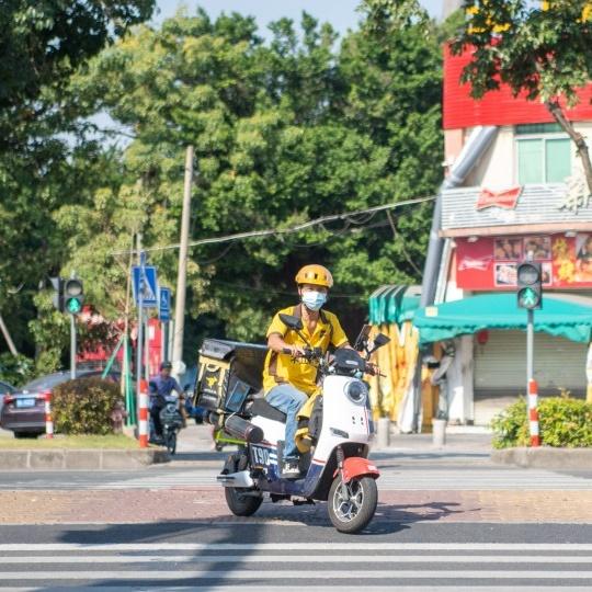 Guangzhou to suspend food delivery riders with multiple traffic violations