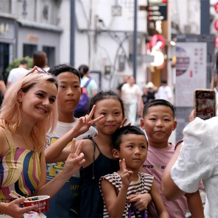 Foreign bloggers help show China's reality to world