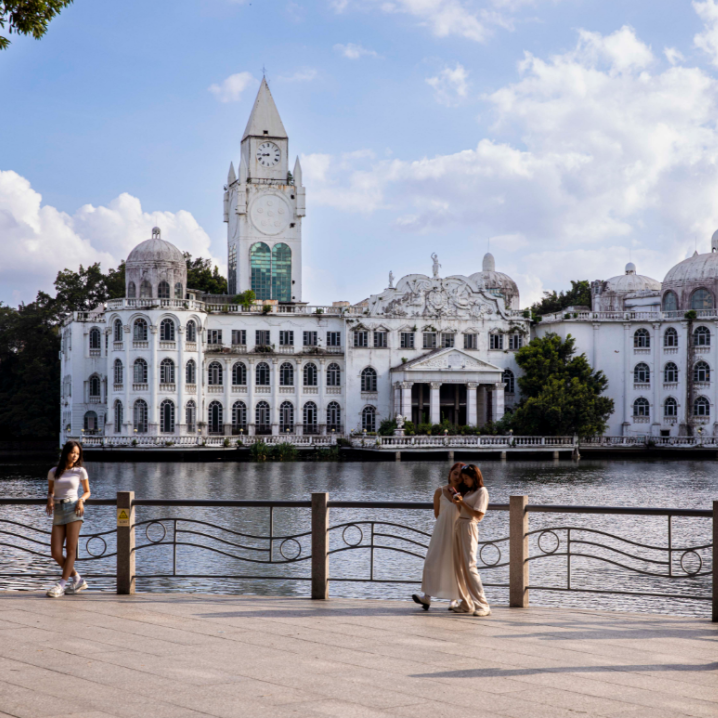 Encounter exotic charm in Guangzhou
