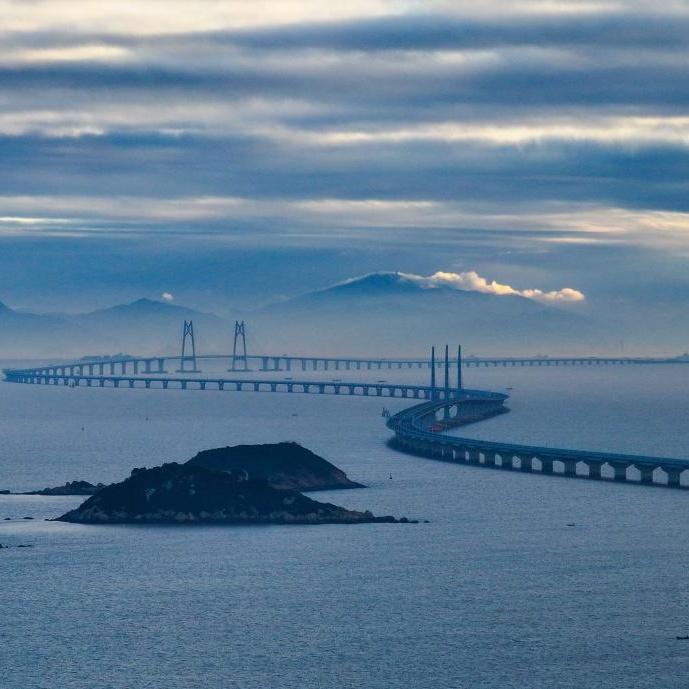 Hong Kong-Zhuhai-Macao Bridge sees record high daily vehicle passage