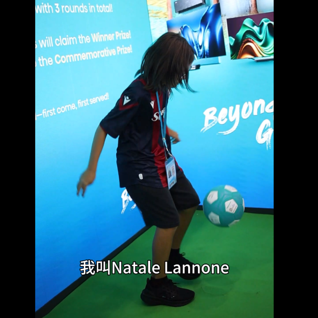 Italian boy had fun at Canton Fair