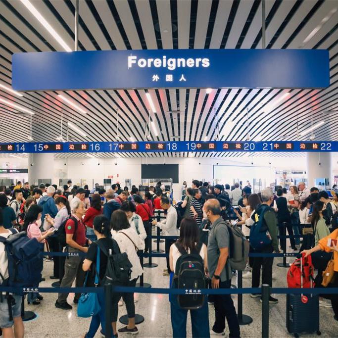 Freight and passenger traffic surged at Guangzhou Airport in 2024