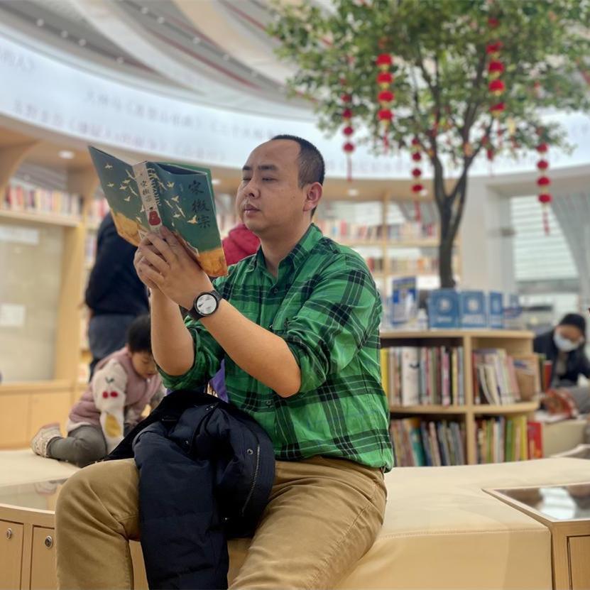 Guangzhou Baiyun Railway Station welcomes new bookstore
