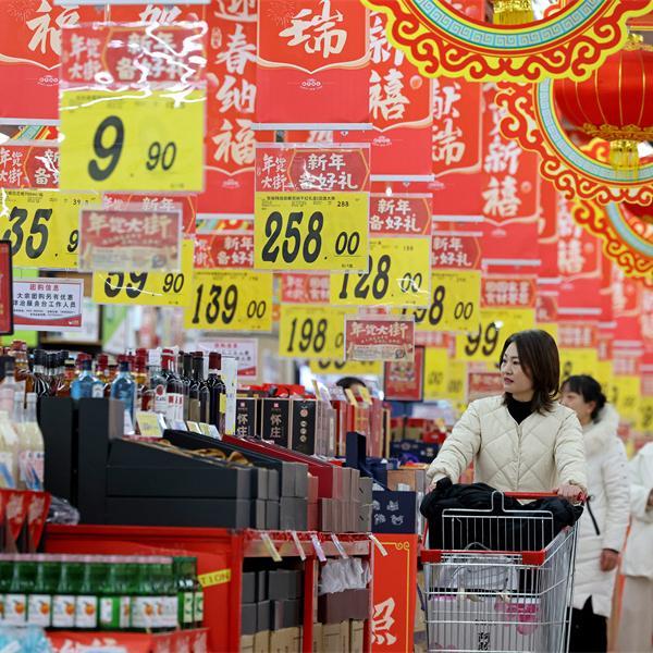 Spring Festival boosts travel, consumption as 8-day holiday nears end