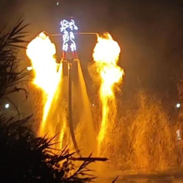 Stunning fire pot show on water in China's Guangdong