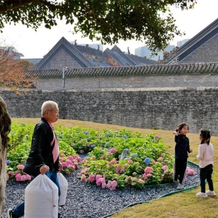 Chen Clan Academy Square opens to the public