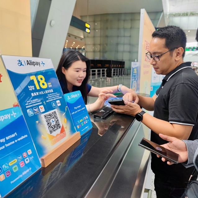 American Express users can link their cards to Alipay now