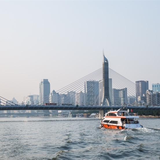 Seize the last chance for a sunset-chasing and gourmet journey on water bus