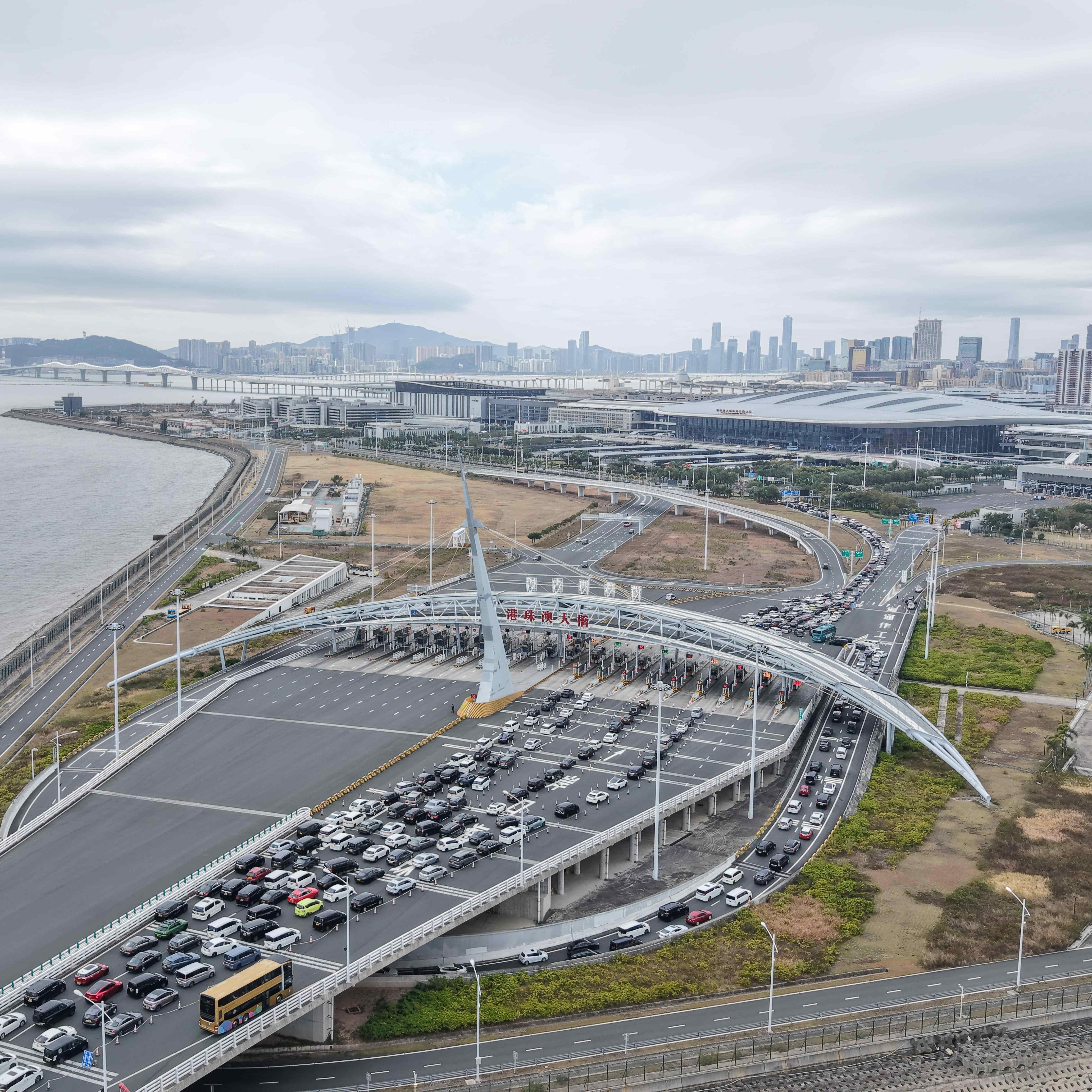 Hong Kong-Zhuhai-Macao Bridge sees surging foreign passengers