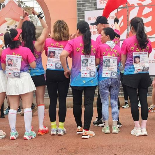 Runner carries hope for reunited families