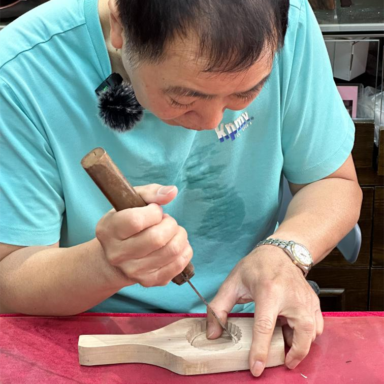 In Guangzhou, the last traditional pastry mold maker races against machines